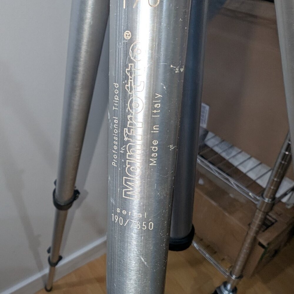 Manfrotto Art 190 Tripod with #128 fluid head - Aluminum legs Made In Italy - Picture 2 of 10